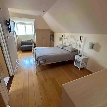 بيت للعطل Three Bedroom Family With Gym! *