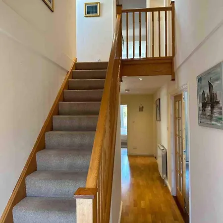 Three Bedroom Family With Gym!