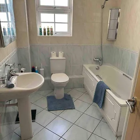 Three Bedroom Family With Gym! * سات بريلاد