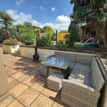 بيت للعطل Three Bedroom Family With Gym! *