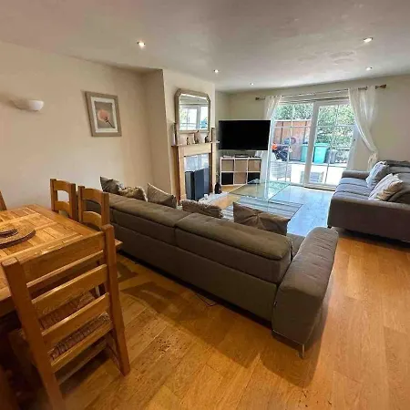 Three Bedroom Family With Gym! بيت للعطل *