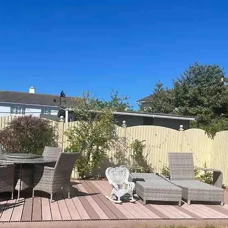 بيت للعطل Three Bedroom Family With Gym!