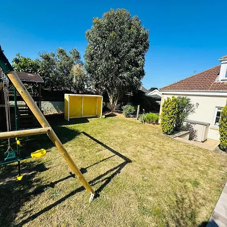 Dom wakacyjny Three Bedroom Family With Gym! Jersey Channel Islan